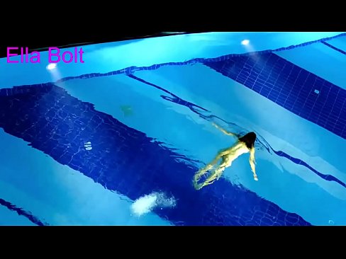 ❤️ Nu mă pot opri din privit, tânără blondă surprinsă înotând goală în piscina stațiunii ELLA BOLT ☑ at ro.super-vip.top ❌